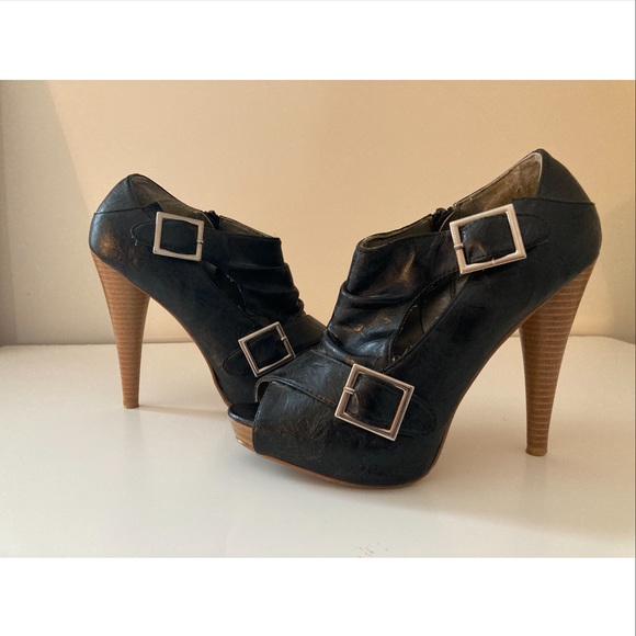 Vintage Charlotte Russe Black Faux Leather Double Buckle Accent Heels size 7 - Picture 2 of 7